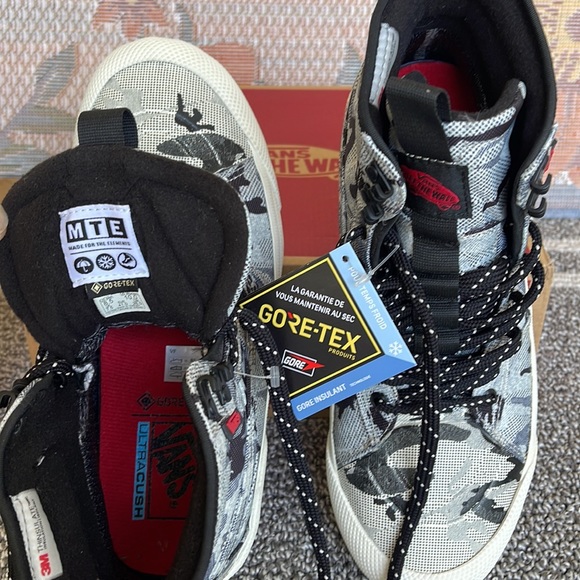 Vans WMNS Sk8-Hi Gore-Tex MTE
Arctic Camo Cloud
VN0A5111COI
Sneakers Boots - Picture 13 of 16